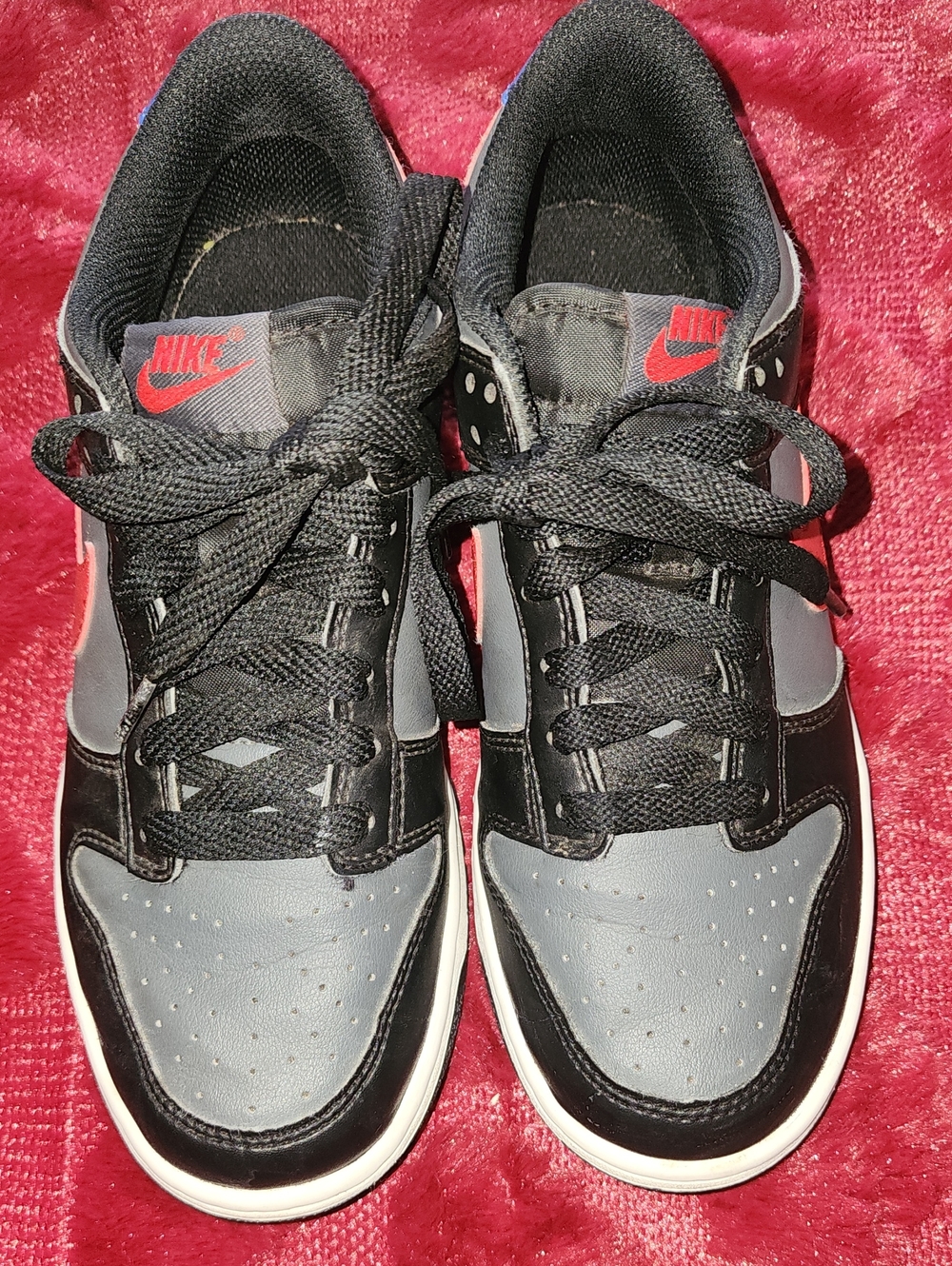 Nike Men’s Black and Gray Low-Top Sneakers with Red Logo